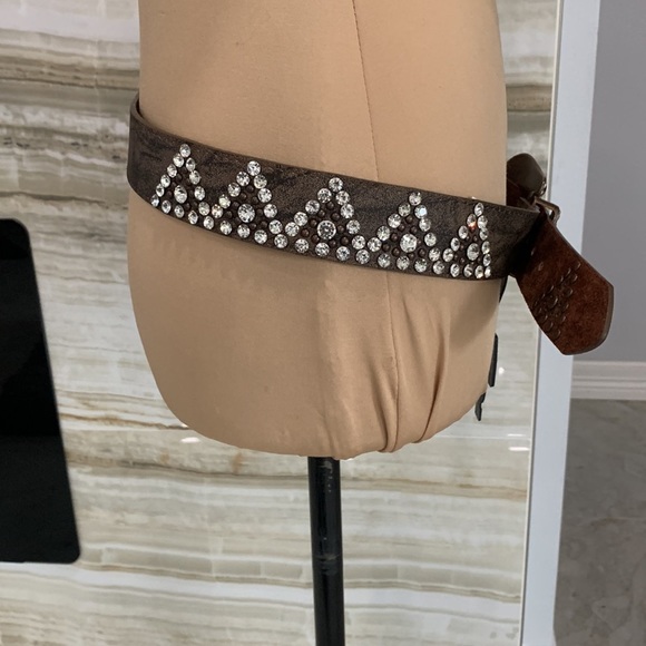 Shyanne New With Tags Brown Leather Belt with Bling Embellishments. Size M/L - Picture 5 of 10